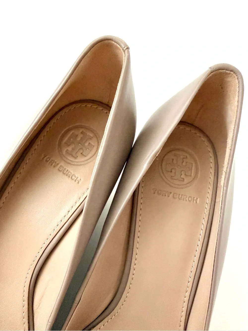 TORY BURCH | Luna Wedge Pumps French Gray Leather Logo Medallion Heels Size 7.5